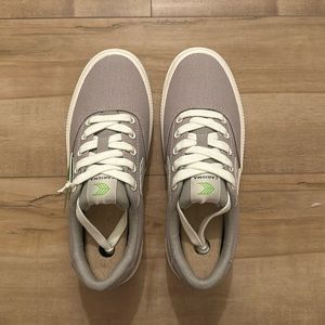 NEW Cariuma Naioca grey shoes 6.5